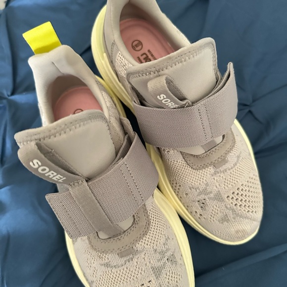 Shoes - Sorrel women’s sneakers memory foam size 9 new